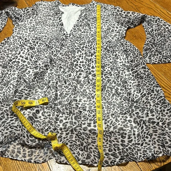 No brand tiered dress with bell sleeves. Animal print. Lined. XL. - Picture 6 of 10